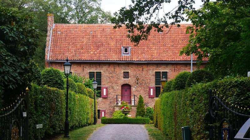 stepped-gable-4388110_1280